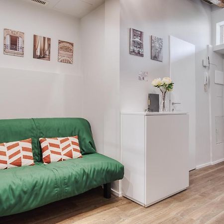 Appartamento Joivy Delightful 1-Bed Flat In The Centre Of Milano Esterno foto