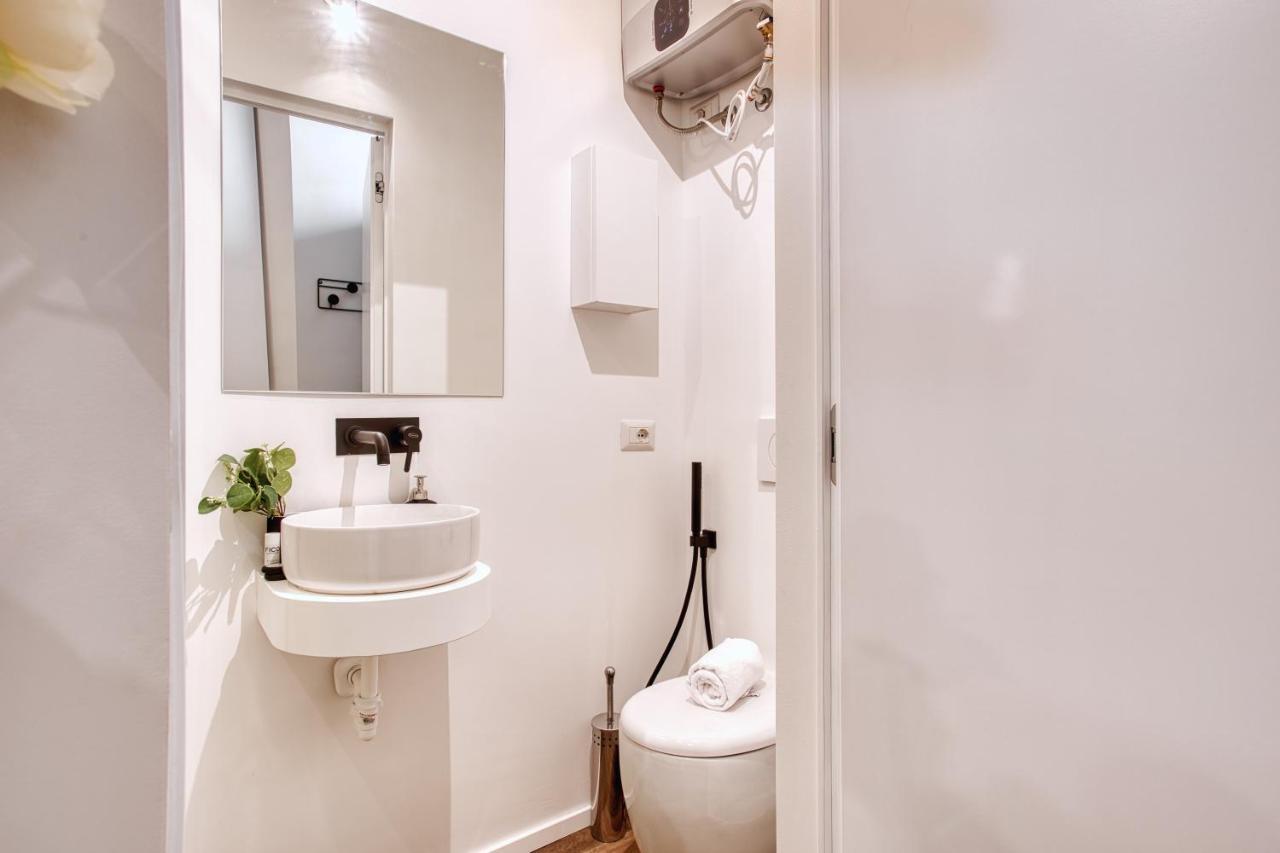 Appartamento Joivy Delightful 1-Bed Flat In The Centre Of Milano Esterno foto
