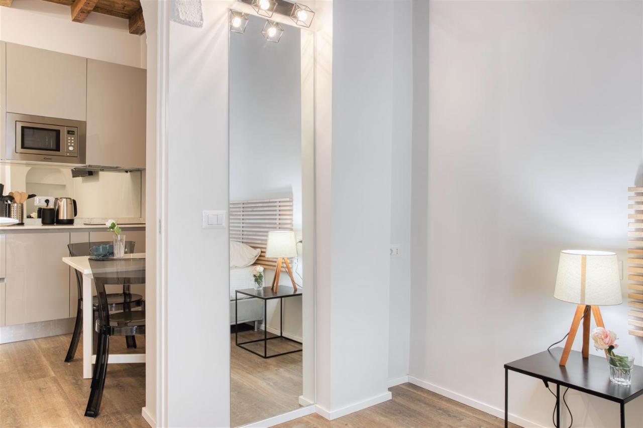 Appartamento Joivy Delightful 1-Bed Flat In The Centre Of Milano Esterno foto
