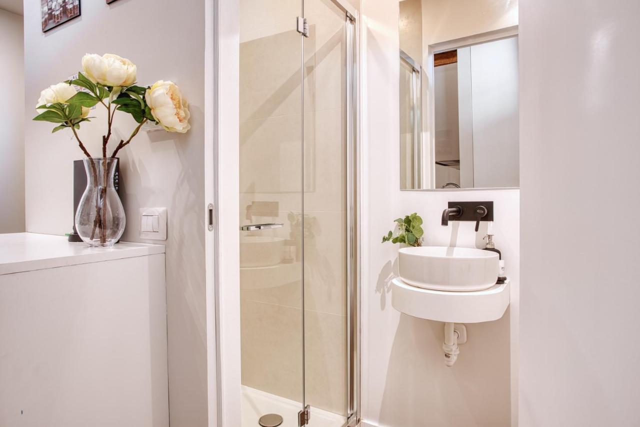 Appartamento Joivy Delightful 1-Bed Flat In The Centre Of Milano Esterno foto